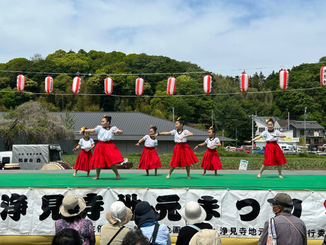 ステージ（フラダンス）